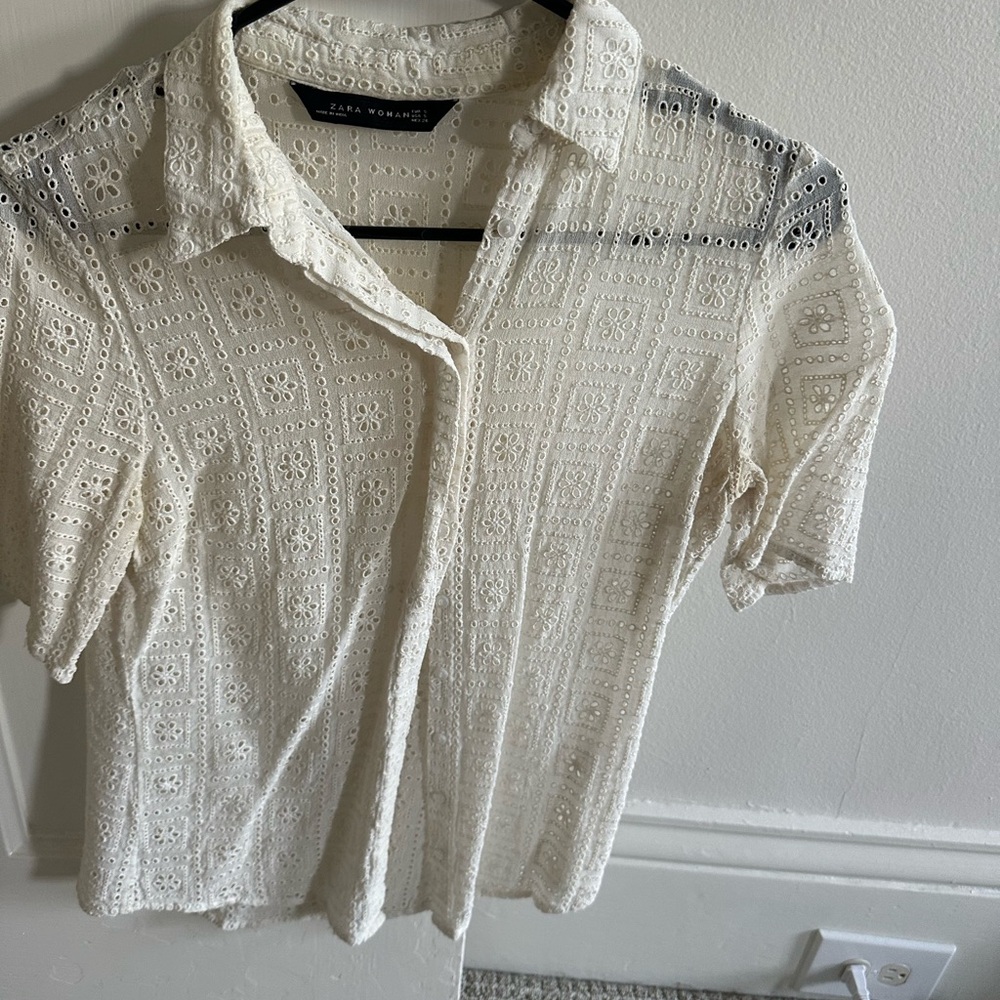 Zara Cream Cropped Button Down Blouse with Notched Collar